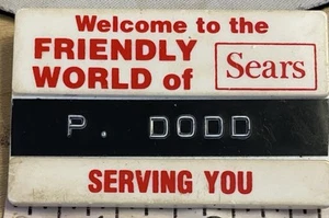 1979 Vintage Friendly World of SEARS Mitarbeiterausweis Abzeichen Pin Visitenkartengröße - Bild 1 von 4