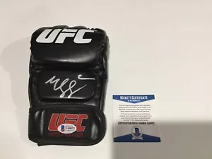 Guante Khamzat Chimaev BORZ Firmado Autografiado UFC BECKETT BAS CERTIFICADO DE AUTENTICIDAD f - Imagen 1 de 3