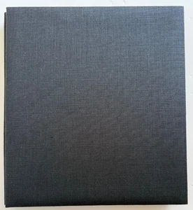 **NEW** 8.5 x 11 linen scrapbook (post) BLACK plus 30 page protectors - Picture 1 of 2