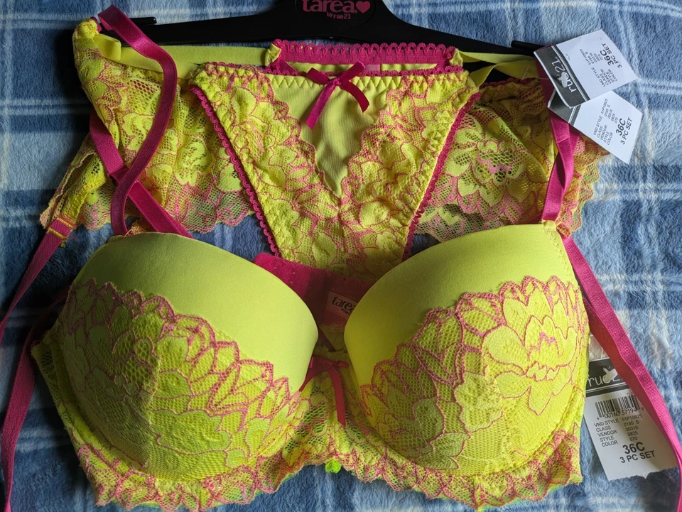 Juego de lencería Rue 21 Tarea, sujetador 36C, panty y liga XL, amarillo/rosa Foto 1 de 4