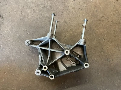 Оригинальный монтажный кронштейн для компрессора переменного тока 94–99 Land Rover Discovery 1 ERR4513 L24 - Изображение 1 из 4