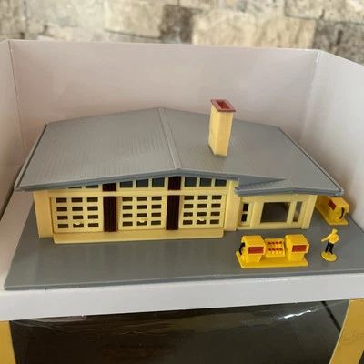 BACHMANN N SCALE PLASTICVILLE USA GAS STATION scenery building fuel 45904 NEW - Image 1 of 4