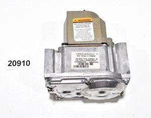 Honeywell VR8204A2001 Gas Valve (SEE DETAILS) - Picture 1 of 10