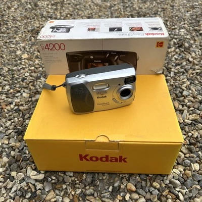Kodak EasyShare CX4200 2.0MP Digital Camera - Silver Spares or Repairs   - Image 1 of 4