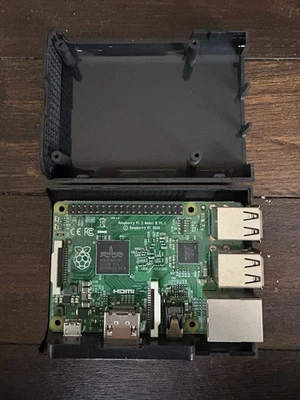 Raspberry Pi 2 Model B V1.1 mit Gehäuseund Netzteil - Bild 1 von 4