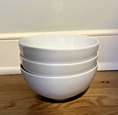 Crate And Barrel Aspen 6 1/4" White Cereal Soup Bowls Set Of 3 Foto 1 de 4