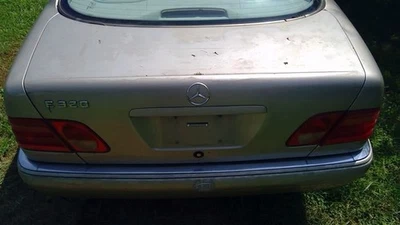 Maletero 210 tipo E55 compatible con 98-99 Mercedes clase E OEM Foto 1 de 4