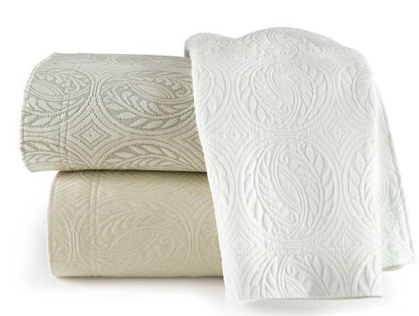 Peacock Alley Vienna White Coverlet Queen size — 第 1/1 张图片