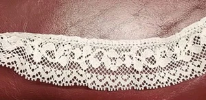 3 Yards weiße Spitzenborte 1 7/16" breit gerafft Rüschen Blumen Blumen  - Bild 1 von 2
