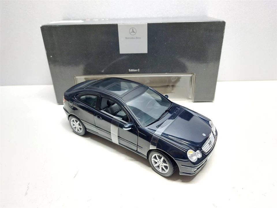Mercedes-Benz C-Klasse Sportcoupé Kompressor del 2002 - 1/18 Maisto - Immagine 1 di 4
