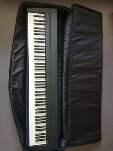 Piano numérique Yamaha P-45 avec housse de transport