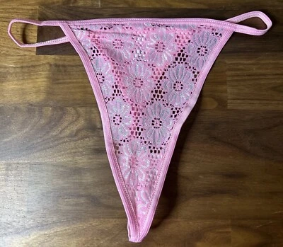 Tanga bragas de encaje de malla de colección cuerda en V raras de colección segunda piel rosa Foto 1 de 4