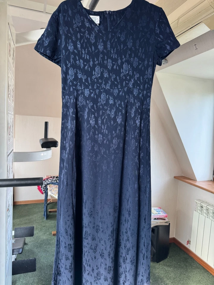 Vestido largo elegante de Laura Ashley Foto 1 de 4