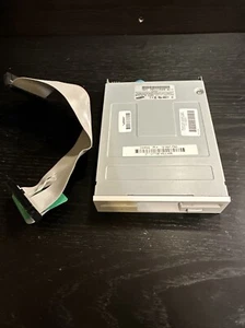 Samsung SFD-321B 3.5" Internal Floppy Disk Drive Compaq 161697-FB0 White - Picture 1 of 5