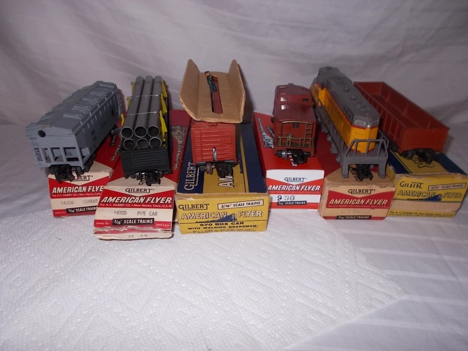 AMERICAN FLYER SET #20325 WITH 372 UP ENGINE FREIGHT CARS NICE! LOT #R-15 - Image 1 of 4