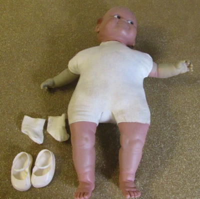 Muñeca KewPie 22" de alto, cuerpo relleno, piel marrón, brazos, piernas y cabeza de goma suave Foto 1 de 4