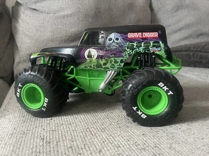 MONSTER JAM GRAVE DIGGER With Shock Springs 66801RX - Picture 1 of 6