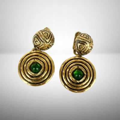 Pendientes de clip CHANEL CC Logo Gripoix verde tono dorado H 4 cm de colección Japón [usados] Foto 1 de 4