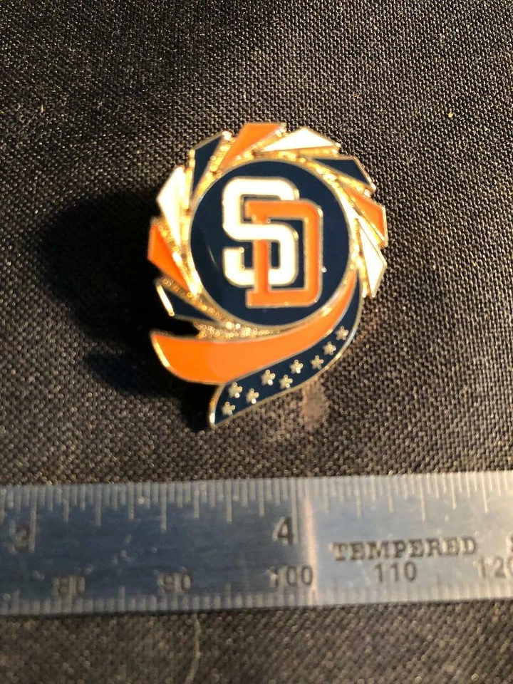 Un NUEVO pasador de sierra de los San Diego Padres - Licencia MLB - Espalda de mariposa - BONITO Foto 1 de 1