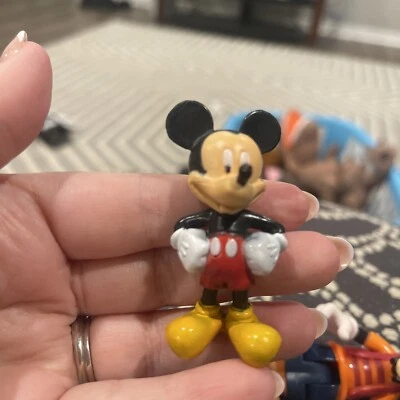 Figura de PVC de colección Disney Mickey Mouse adorno de pastel manos en las caderas Foto 1 de 3