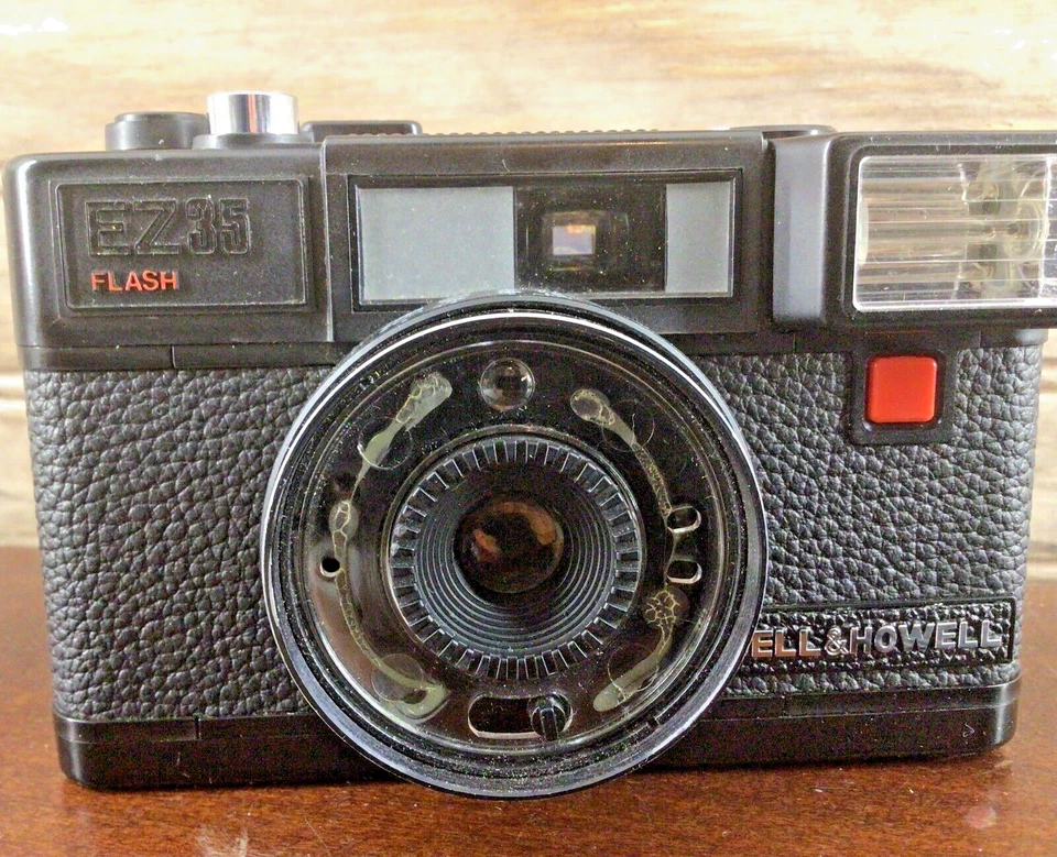 Vintage MCM Bell & Howell 35mm Camera EZ35 With Lens Protector Cover NOT TESTED - Image 1 of 4