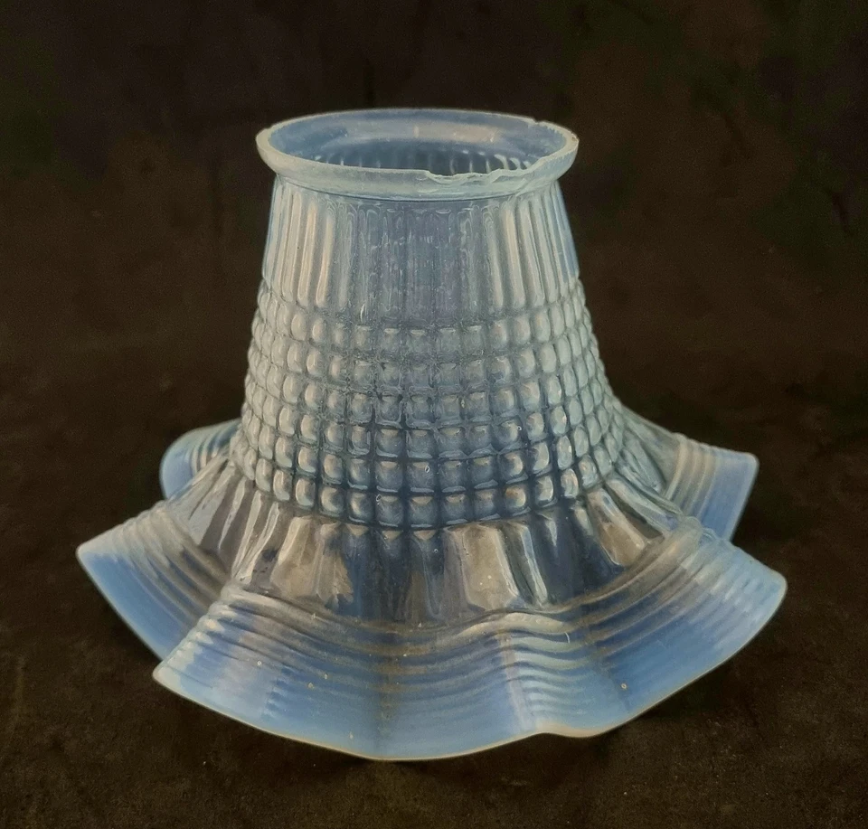 Tulipe ancienne verre  opalescent  - Photo 1/4