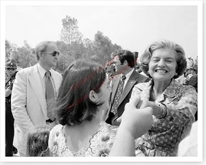 1976 First Lady Betty Ford On The Campaign Trail 8 x 10 Silver Halide Photo - Picture 1 of 1