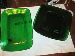 Bandeja de servir rectangular pequeña de vidrio Green Depression y 4 platos cuadrados (14) - Imagen 1 de 8