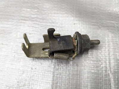 Уловитель привода в сборе замок крышки топливной двери 90-05 Mazda Miata 1990-2005 - Изображение 1 из 4