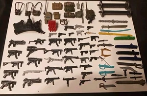 G.I. JOE KONVOLUT ZUBEHÖR (74) SCHWERTER HANDFEUERWAFFEN RUCKSACK - Bild 1 von 5