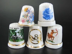 Fingerhüte 5er Set zufällige Szenen Porzellan Nähen Sammlerstück - Bild 1 von 10