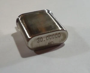HC-6/U - 30.0000 MHz Radio Crystal - 0,050 pinów - CADI - CR-65/U - Zdjęcie 1 z 2