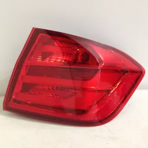 Luz trasera PRElci lateral derecha BMW F30 F80 320i 328i 335i 2012-2015 OEM - Imagen 1 de 10
