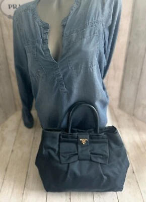 PRADA AZUL TESSUTO NAILON Cuero Borde Arco Expandible TOTE # 165 ¡Auténtico Usado en Excelente Condición! Foto 1 de 4