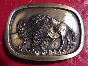 RARA FIBBIA PER CINTURA VINTAGE - OTTONE RILIEVO BISONTE - Foto 1 di 3