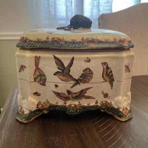 Caja tipo cerámica Crackle con patas de pájaro con perilla de fresa en tapa - Imagen 1 de 12