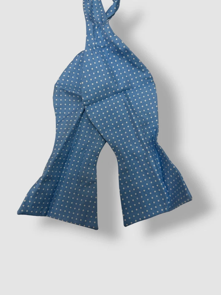 Pajarita Tommy Hilfiger azul a lunares de seda para atar para hombre Foto 1 de 1