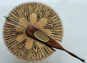 Antiguo ventilador de mano plegable de madera de olivo Sorrento Ware y espejo Q438 - Imagen 1 de 5