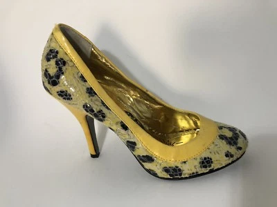 Bomba Naughty Monkey de cuero con textura amarilla punta redonda 7 Foto 1 de 4