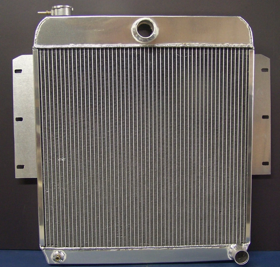 Camión Dodge 1954 clasificación de trabajo con el radiador original de seis cilindros en línea de cabeza plana  Foto 1 de 1