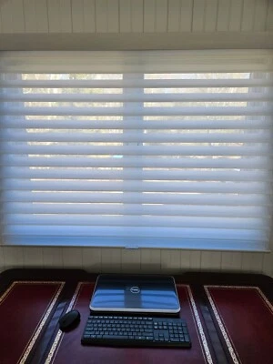 Sombreado de ventana horizontal transparente Comfortex Shangri-La® Foto 1 de 2