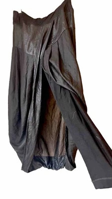 Linda falda de pantalones modelo de policía Copine Portugal 🇵🇹 Foto 1 de 4