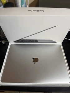 99.99% Apple MacBook PRO 13” M”os 2024 Touch Bar , Ram 8Gb , 256GB SSD, CC 6 - Picture 1 of 5