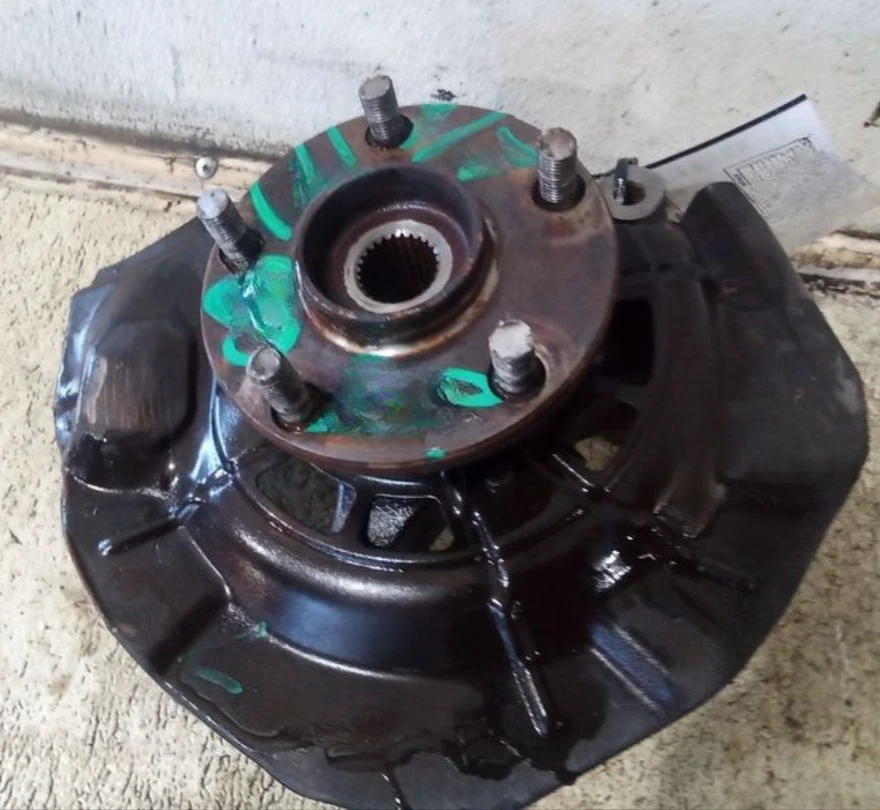 Toyota Camry 2012-2017 conjunto de nudillos de husillo delantero izquierdo SE Sport Foto 1 de 4