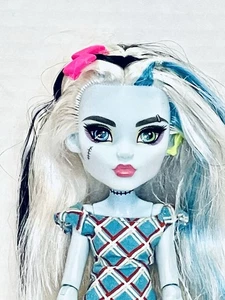 Monster High Frankie Stein Modepuppe Mattel Read Wearing Day At The Maul - Bild 1 von 10