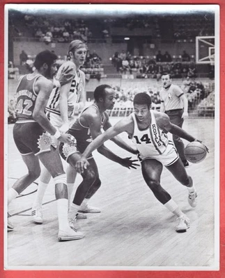 1969   CINCINNATI ROYALS   VS  SUNS       TYPE 1    HAWKINS   OSCAR ROBERTSON - Image 1 of 2