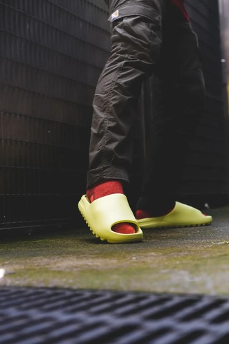 Adidas Yeezy Slide verde brillante UK12