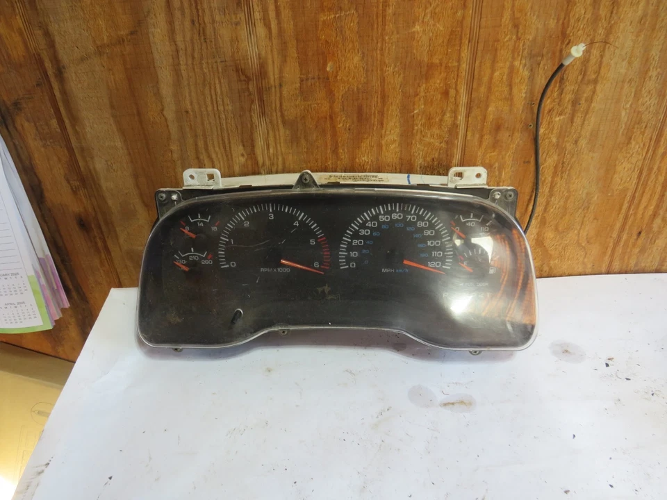1998 Dodge Ram 1500 INSTRUMENT CLUSTER GAUGE - Image 1 of 4