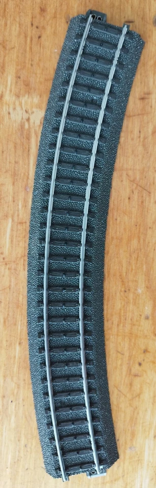 Märklin binari C 24230, Curva R2=437,5mm/30° - Immagine 1 di 1