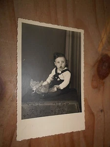 bonita tarjeta fotográfica niño con oso de peluche años 30 aprox - Imagen 1 de 1